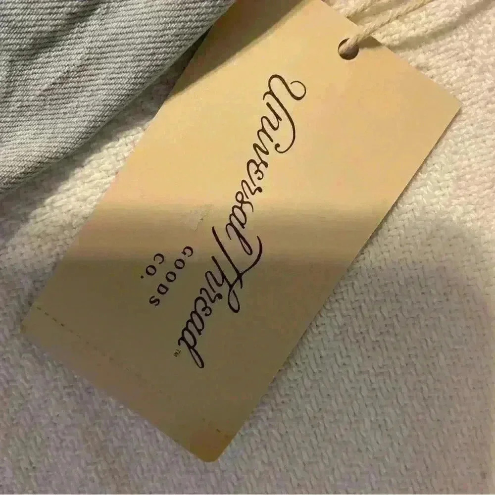 - Universal Thread High-Rise Midi Shorts White Size 8 New - Picture 4 of 15
